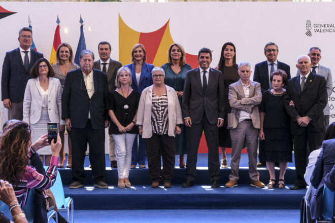 La Generalitat Valenciana lliura el Premi de les Lletres i la Distinció al Mèrit Cultural en un acte íntegrament en castellà