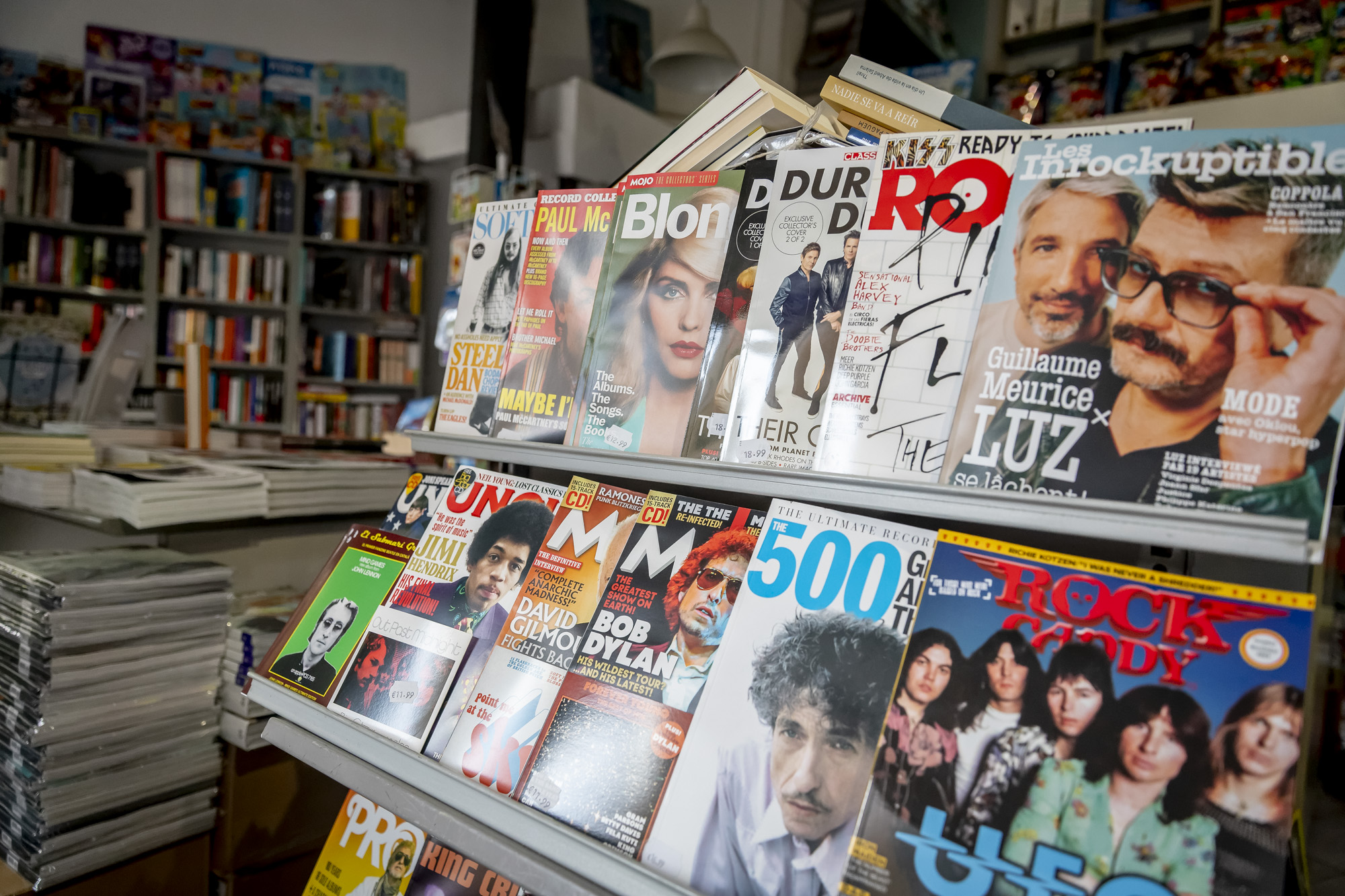 Al quiosc Free Time tenen revistes de tot arreu (fotografia: Albert Salamé).