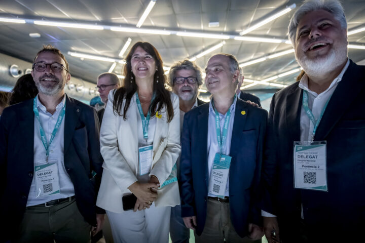 Josep Rius, Laura Borràs, Antoni Castellà, Jordi Turull i Albert Batet, al congrés de Junts (Fotografia: Albert Salamé)