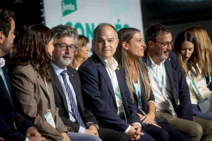 David Saldoni, Mònica Sales, Antoni Castellà, Jordi Turull, Míriam Nogueras, Josep Rius i Judith Toronjo, en el congrés de Calella (Fotografia: Albert Salamé)