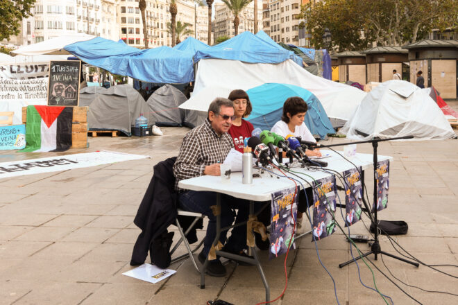 Els acampats de València adverteixen que continuaran les mobilitzacions si no s’atenen les seues demandes