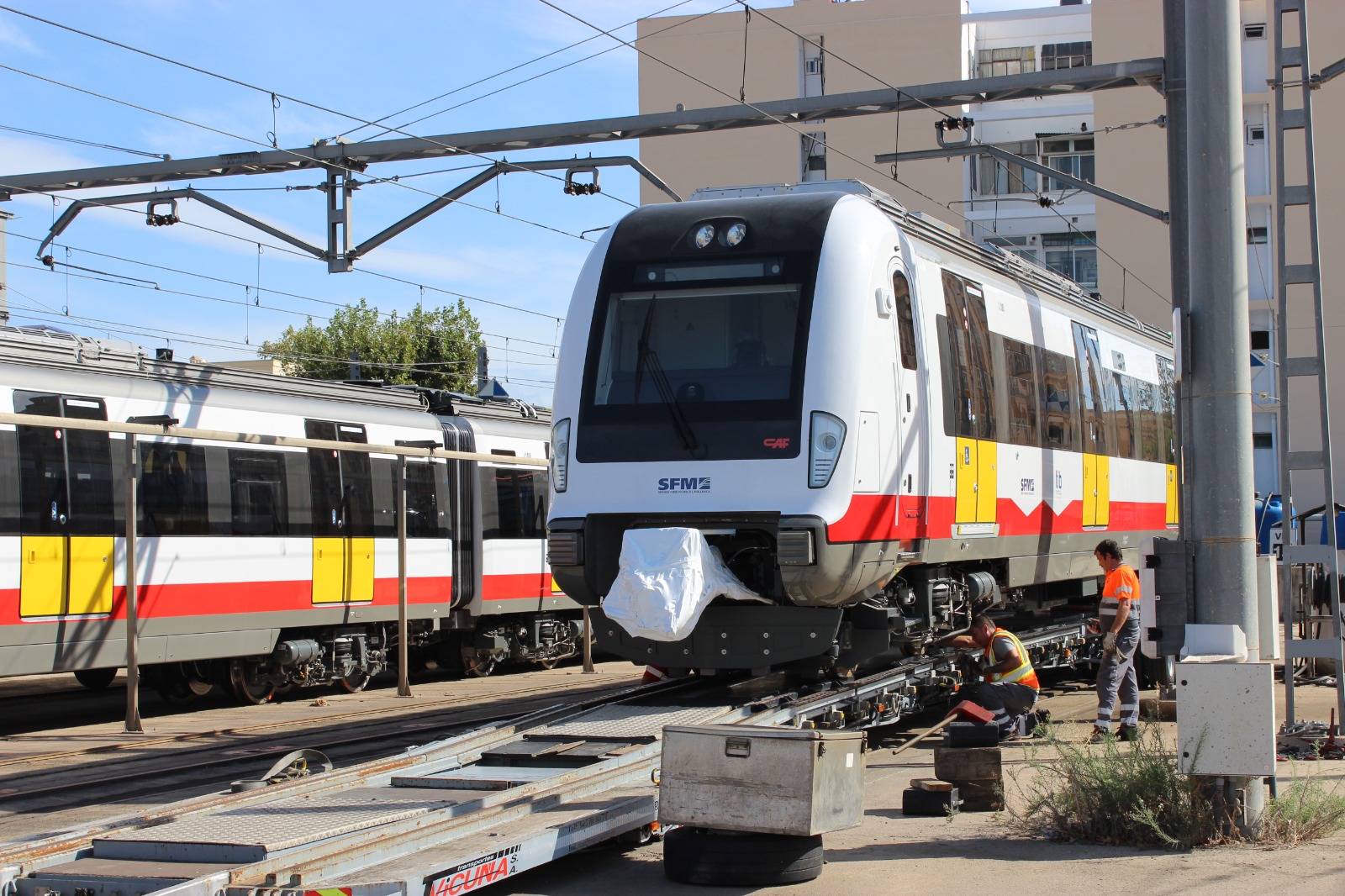 Una imatge d'arxiu de nous trens dels Serveis Ferroviaris de Mallorca (fotografia: GOIB)