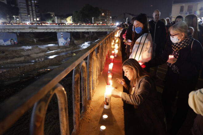 [FOTOGRAFIES] Concentracions emotives en les localitats afectades per la gota freda un mes després