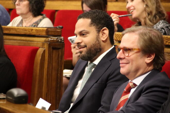 Vox va gastar 7.600 euros en àpats que el parlament no veu justificats