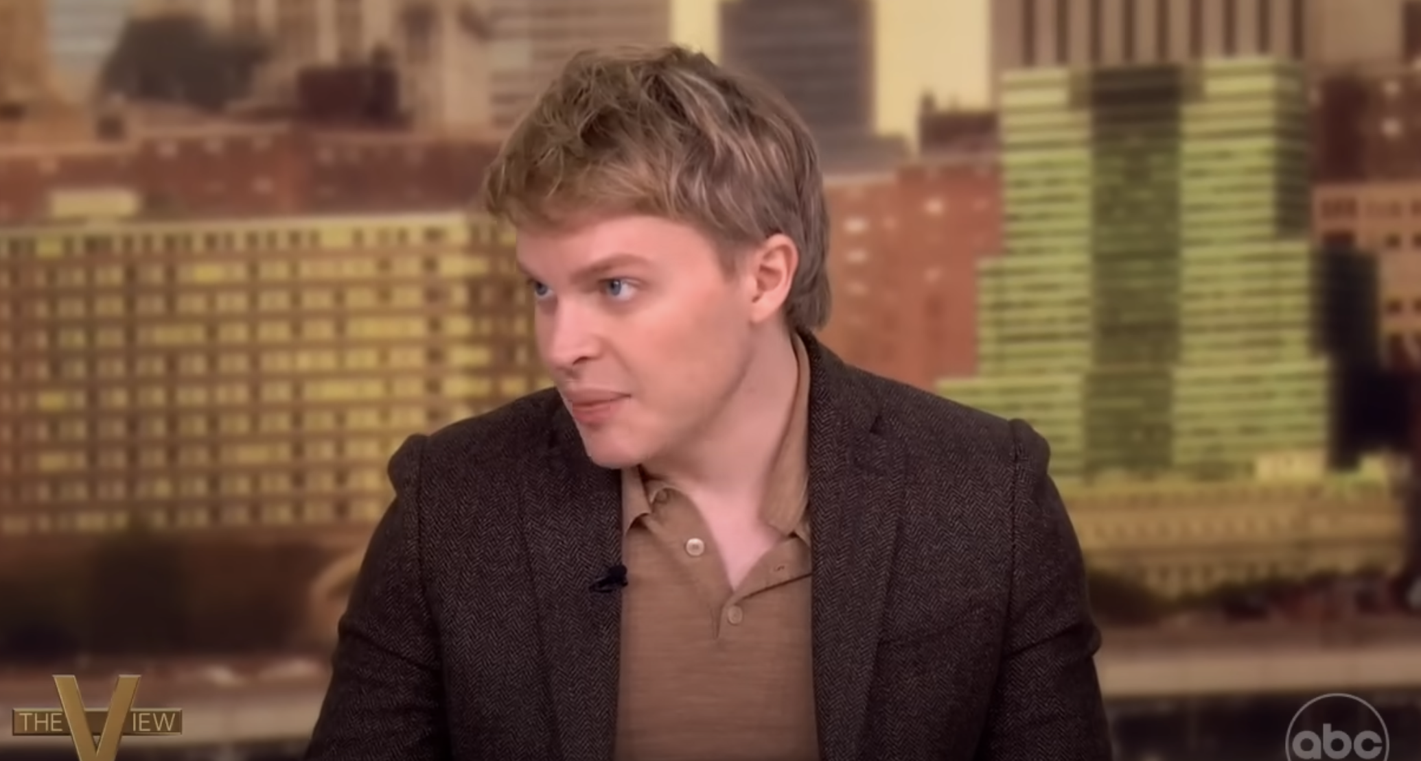 Ronan Farrow avisa milions d’americans que Trump pot fer amb ells com Espanya ha fet amb els catalans