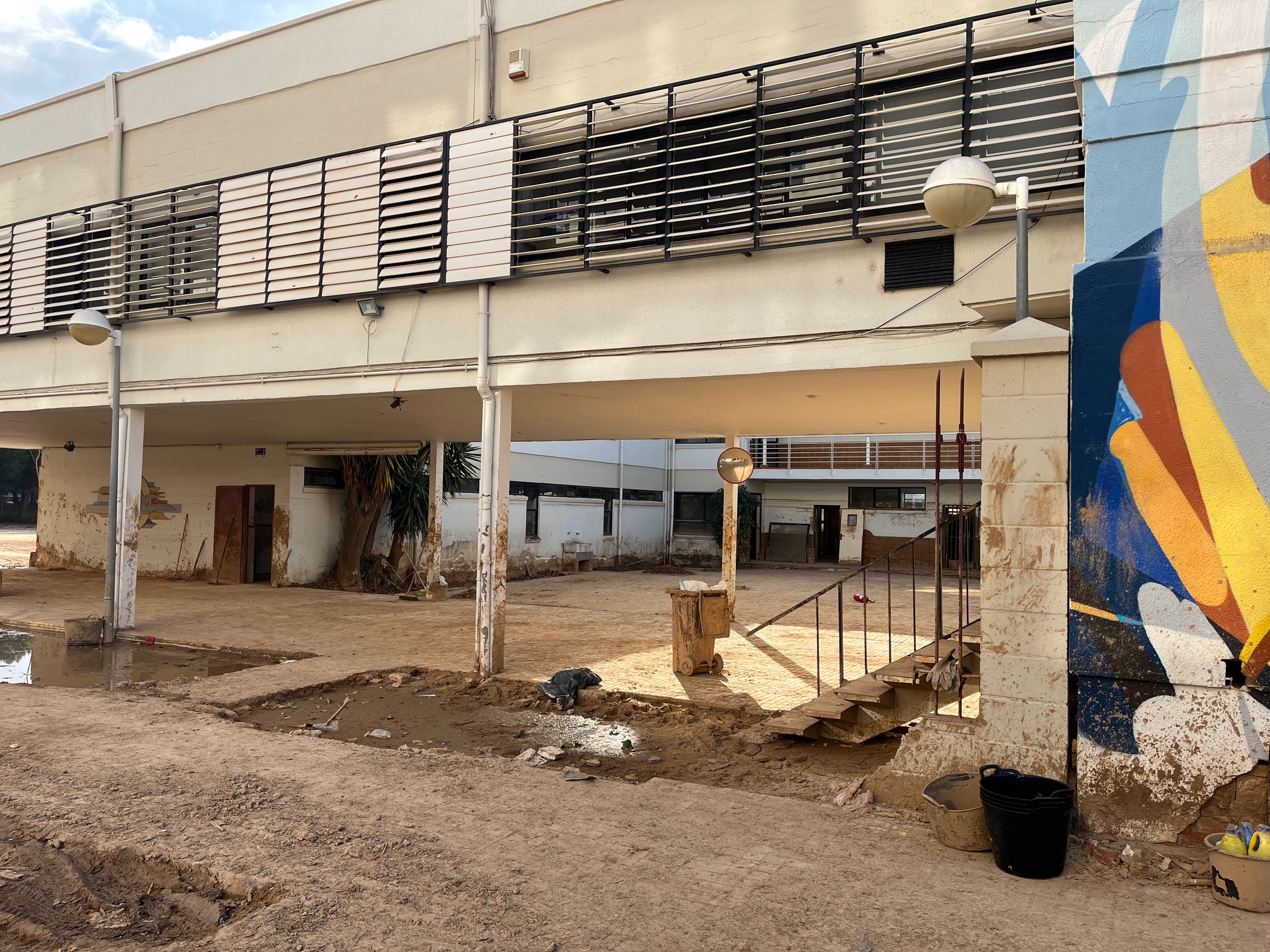 Fotografia de l'IES Berenguer Dalmau de Catarroja un mes després de la gota freda.