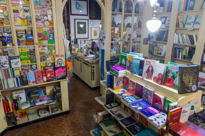 Quart Creixent s’incorpora a la iniciativa d’Abacus i La22 de suport a les llibreries independents