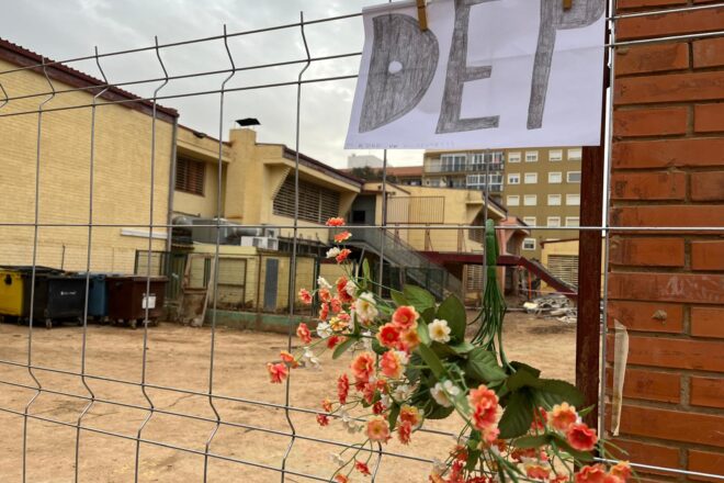 Una tanca rodeja ara l’escola de Massanassa on ahir va morir un operari