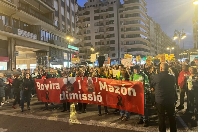 València exigeix la dimissió de Rovira i Mazón per la gestió educativa durant la gota freda