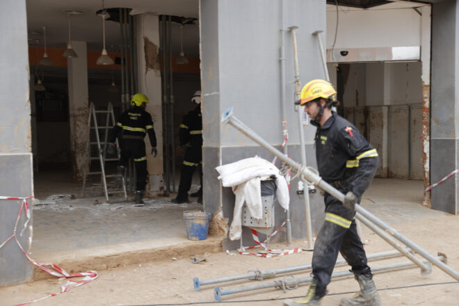 Els bombers de València exigeixen la destitució dels comandaments per la gestió de la gota freda