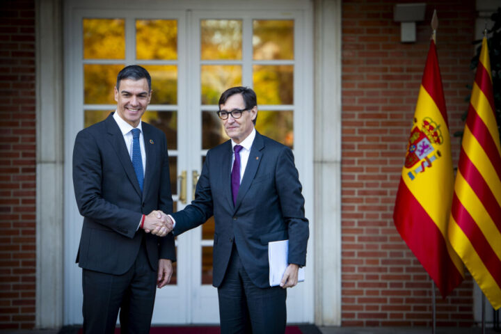 El president del govern espanyol, Pedro Sánchez, i el president de la Generalitat de Catalunya, Salvador Illa, a la Moncloa (Fotografia: ACN)