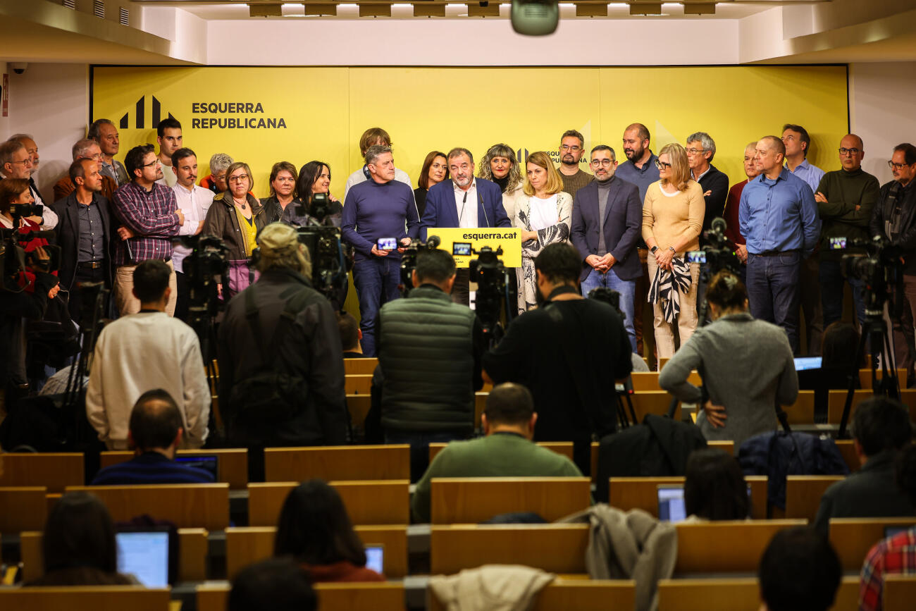 La candidatura de Foc Nou, dissabte al vespre, a la seu nacional d'Esquerra (Fotografia: ACN)