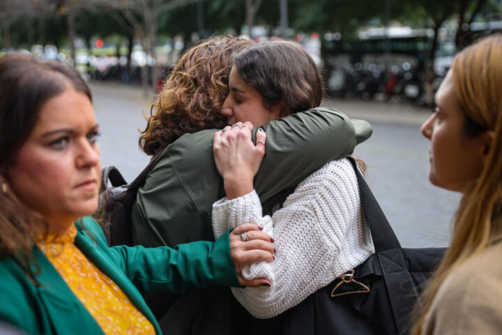 La denunciant de Saül Gordillo, just abans de l'inici del judici contra ell (fotografia: ACN).