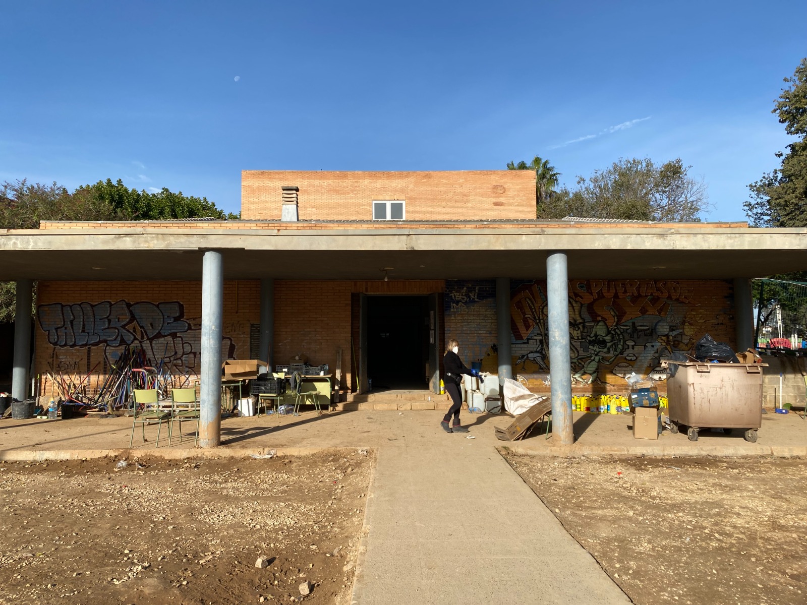 Els alumnes de l'institut de Sedaví tornen a classe en condicions insalubres