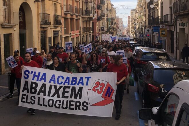 Unes 700 persones reclamen a Tarragona la rebaixa dels preus dels lloguers