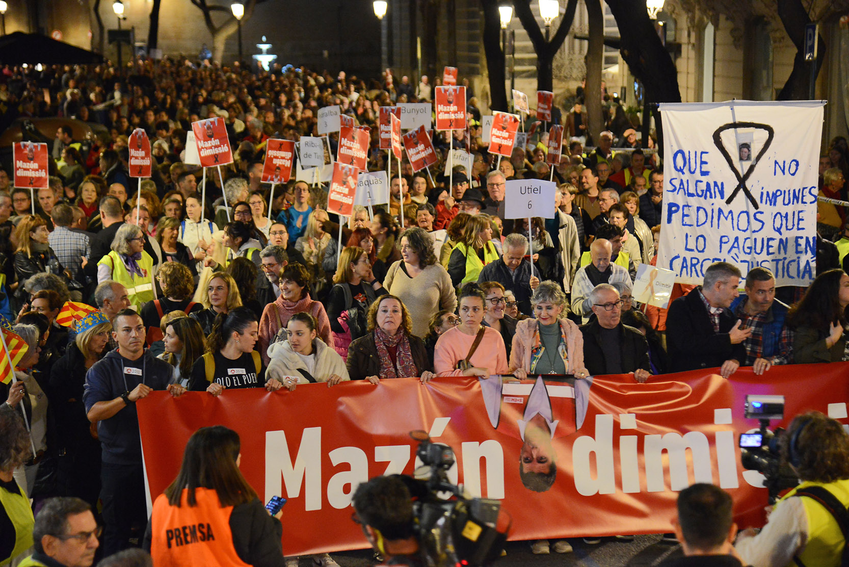 La capçalera de la manifestació, al carrer del Poeta Querol (fotografia: Prats i Camps).