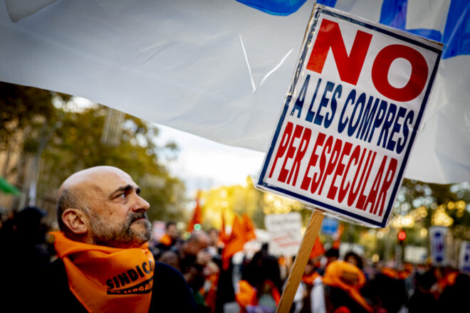 “Oportunitat només per a inversors”: la maniobra per a vendre pisos ocupats i desnonar més de pressa