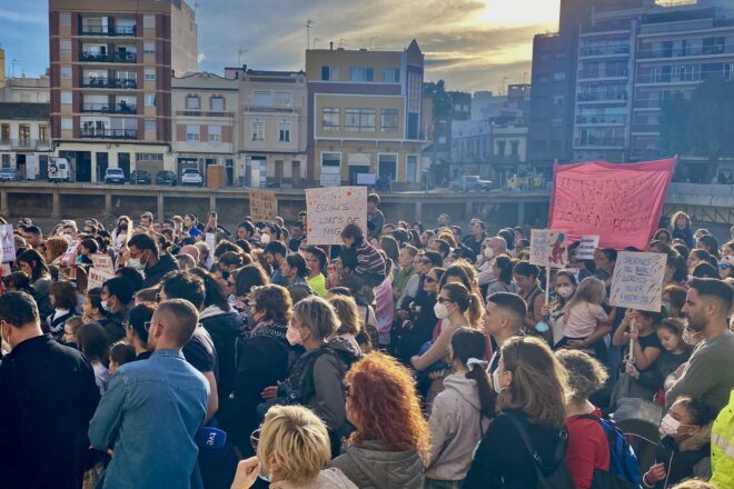 Famílies indignades es manifesten a Paiporta: quatre mil xiquets encara no poden anar a escola