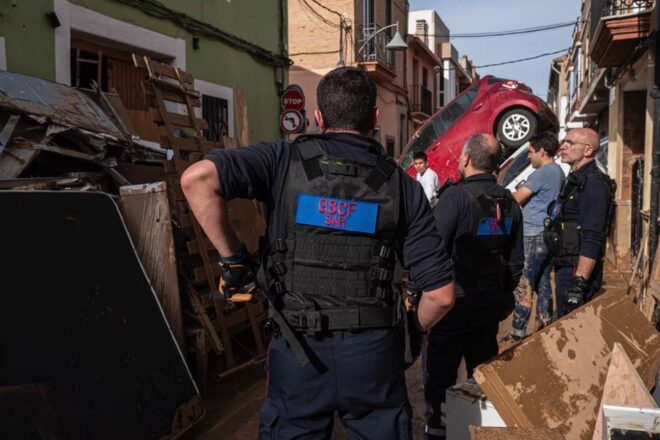 Un grup de voluntaris francesos apareix a Alfafar sota la cobertura d’una ONG