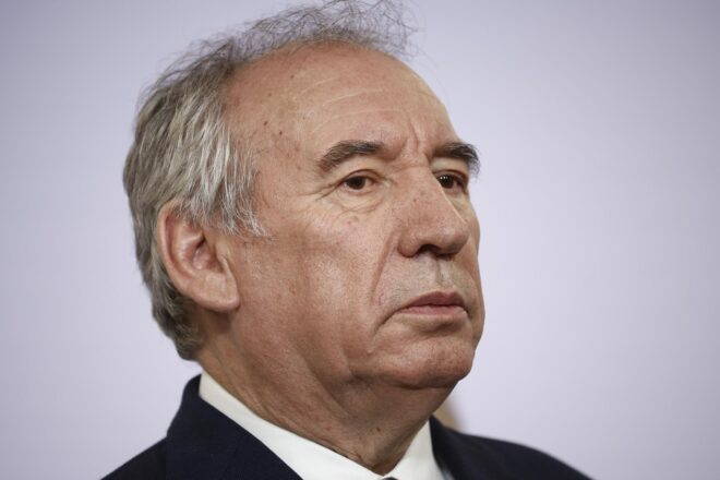 Plouen les crítiques de la dreta i l’esquerra a Bayrou després d’haver anunciat el govern