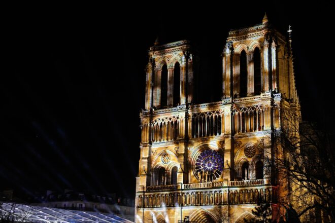 [VÍDEOS] La catedral de Notre-Dame de París reobre cinc anys després del greu incendi