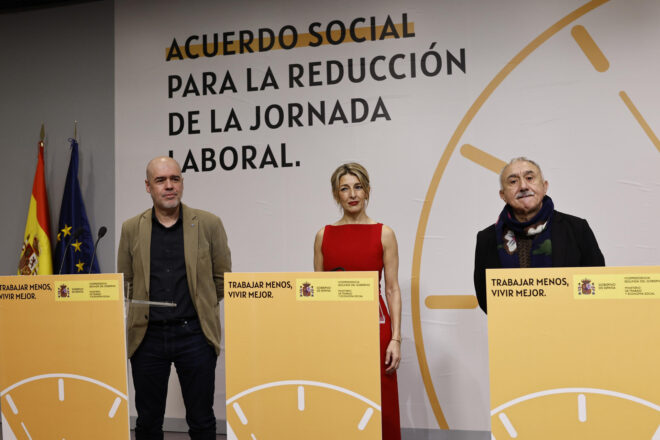 El govern espanyol, CCOO i UGT acorden de reduir la jornada laboral a 37,5 hores ja el 2025