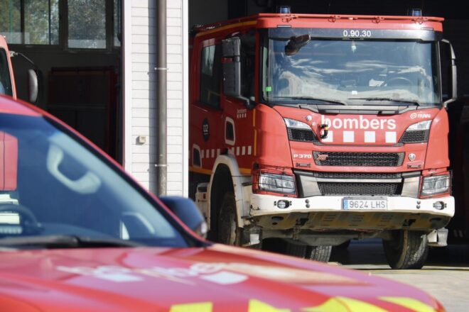 Un incendi obliga a evacuar un edifici del centre de recerca IRTA a la UAB