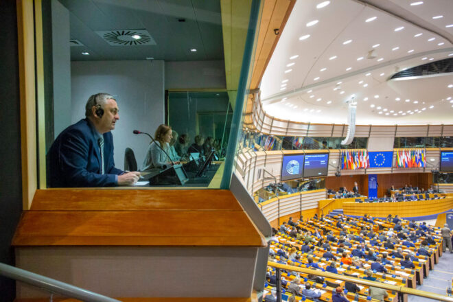 El Parlament Europeu endarrereix la decisió sobre si permet l’ús del català al ple