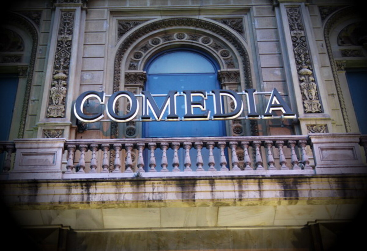 Rètol del cine Comedia de Barcelona, que passarà a ser museu (fotografia: arxiu).