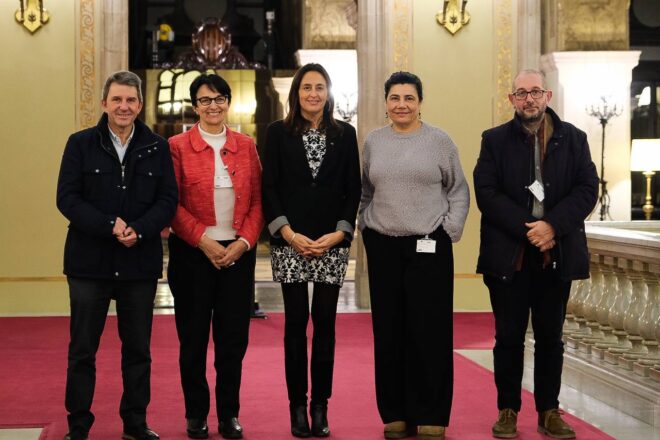 La consellera Niubó es reuneix amb les entitats que volen rebentar la immersió a l’escola catalana