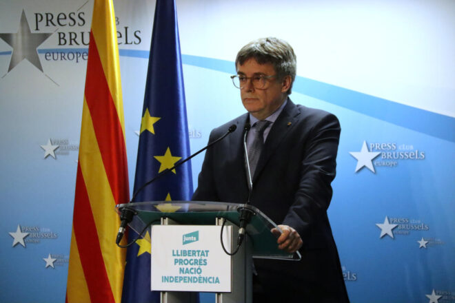 Sánchez entoma el risc de quedar a la deriva després de l’amenaça de Puigdemont