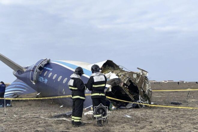 Una quarantena de morts en l’accident d’un avió al Casaquistan