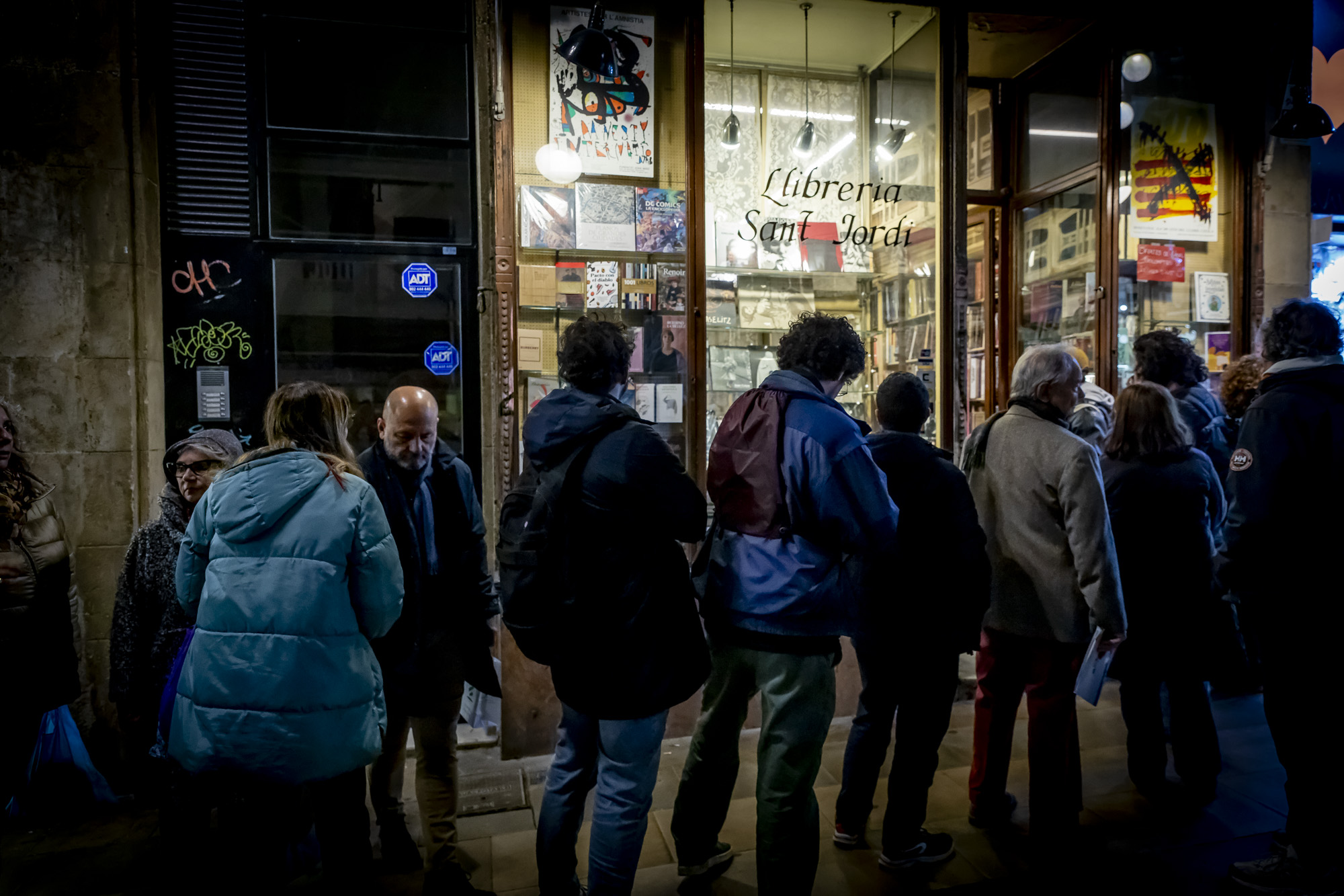 La llibreria Sant Jordi, al desembre (fotografia: Albert Salamé).