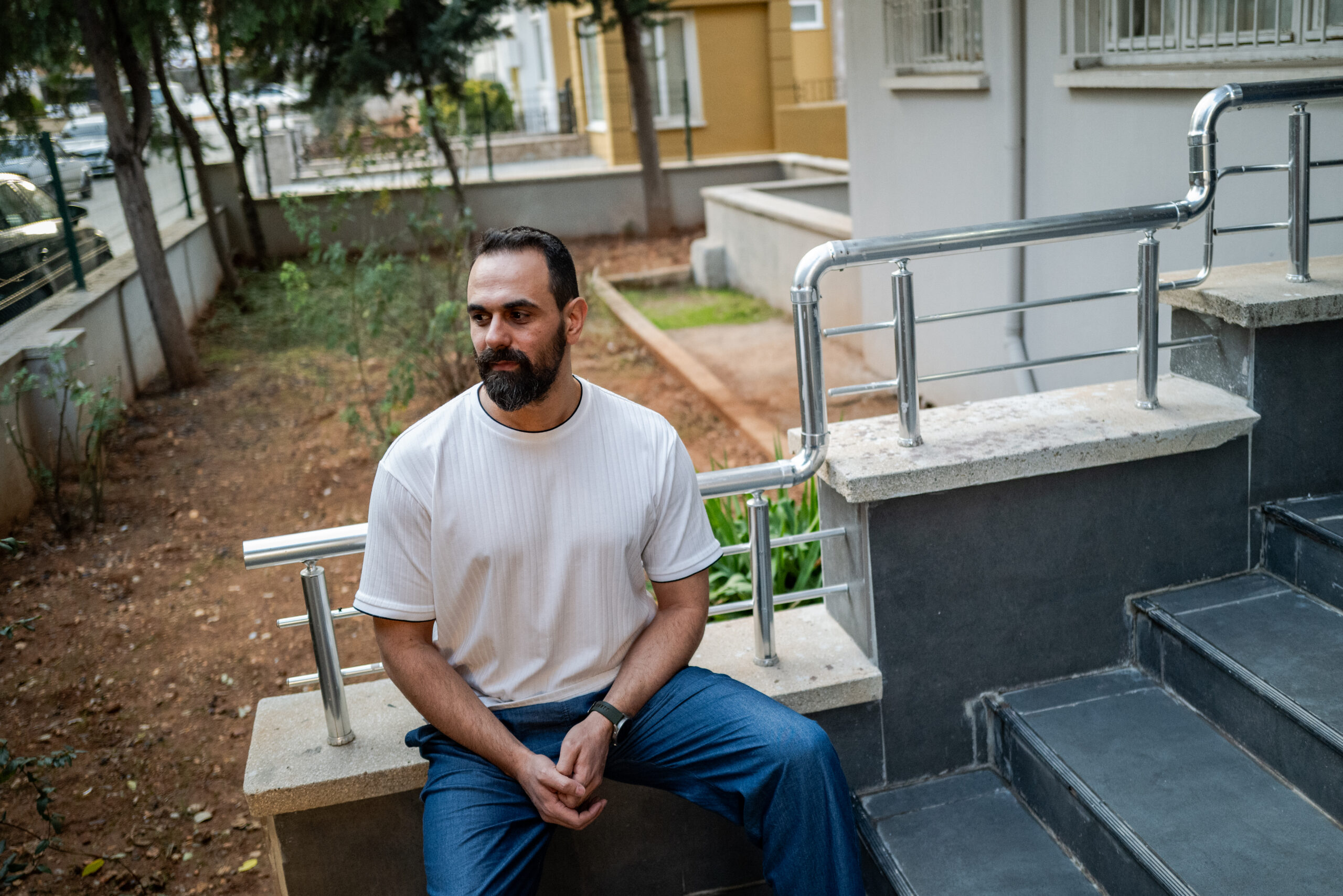 Dalain, a l'entrada de casa seva a Gaziantep, Turquia. El seu germà fou alliberat de la presó d'Adra poques hores després que caigués el règim (fotografia: Salwan Georges/The Washington Post).