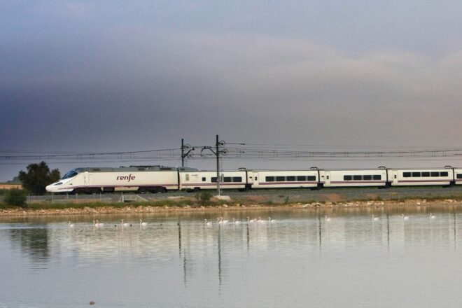 Els trens entre València i Alacant tornaran a funcionar a partir de dilluns