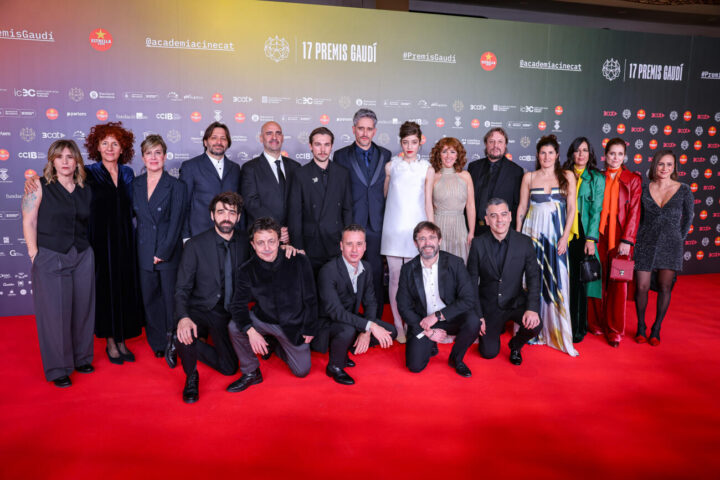 L'equip del film 'El 47', guanyador de la nit dels Gaudí, encapçalada pel seu director, Marcel Barrena.