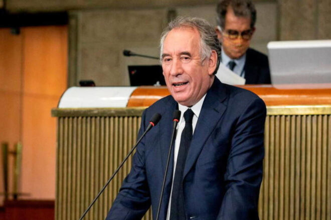 Bayrou proposa de renegociar la reforma de les pensions en un gest envers l’esquerra