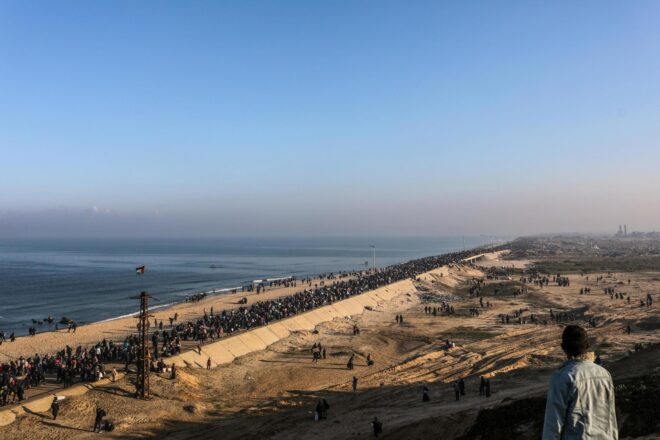 Israel llança una ordre d’evacuació forçada per començar la seva primera operació terrestre a Deir al-Balah