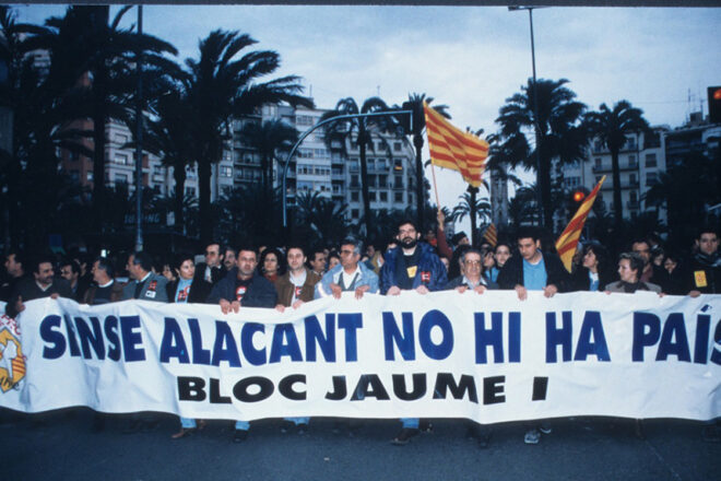 Acció Cultural del País Valencià celebrà el 25 d’Abril amb una manifestació a Alacant