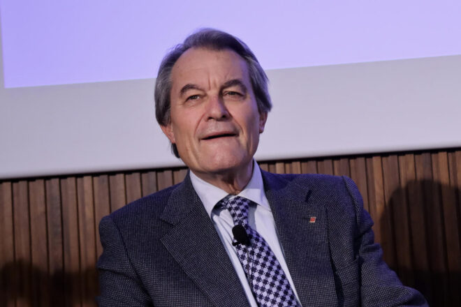 Un informe destapa l’acarnissament de l’espionatge a Artur Mas: cinc anys d’intromissions i 32 infeccions