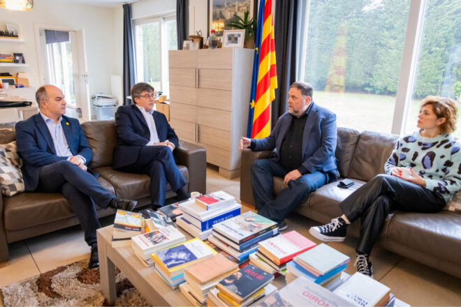 Puigdemont i Junqueras acorden d’obrir una nova etapa perquè l’independentisme recuperi la força