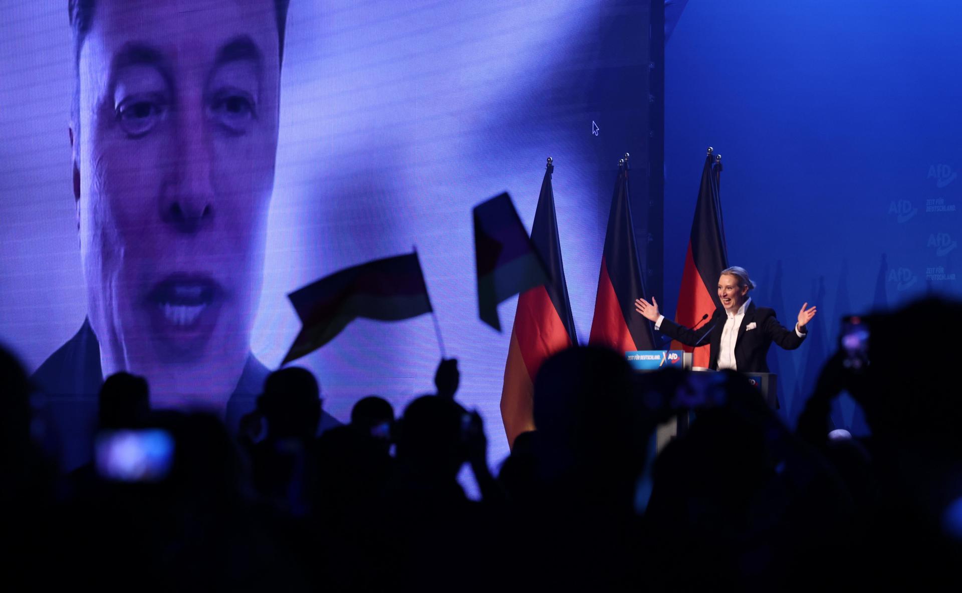 Elon Musk, dissabte a la ciutat alemanya de Halle, participant en un acte electoral de l'extrema dreta alemanya.