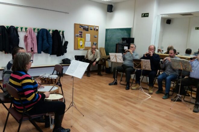 L’alumnat de la Universitat Popular de València denuncien la retirada de la dolçaina i el tabal