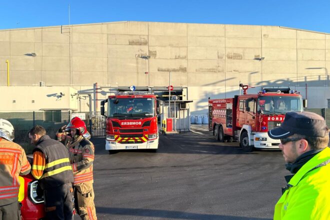 Evacuen una terminal del port de Castelló per un incendi de carbó