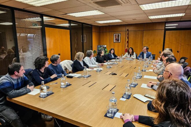 Somescola demana al govern que garanteixi que tots els alumnes són educats en català