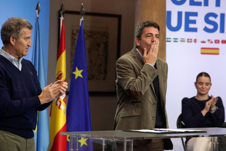 Carlos Mazón en un acte del PP ahir a Astúries (fotografia: EFE/Paco Paredes).