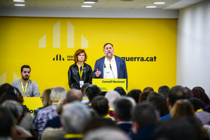 Joan Tardà, Elisenda Alamany i Oriol Junqueras, en una roda de premsa de campanya de Militància Decidim