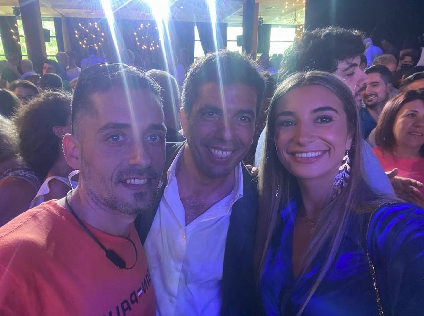 Óscar Robles (esquerra) al costat del president de la Generalitat, Carlos Mazón.