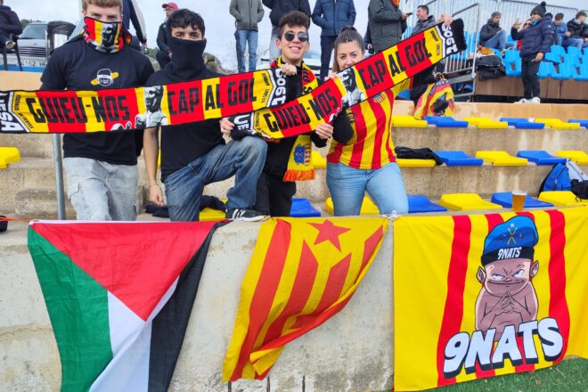 Un àrbitre obliga a uns afeccionats del Sant Andreu a retirar una estelada a Andratx