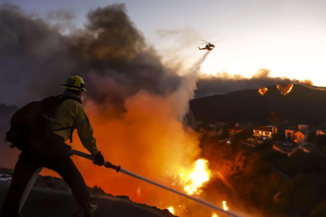 L’incendi sense precedents que ha destruït una de les zones més emblemàtiques de Los Angeles